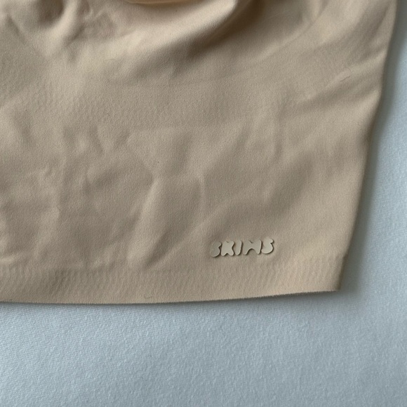 SKIMS Nude Seamless Bralette - Picture 2 of 5